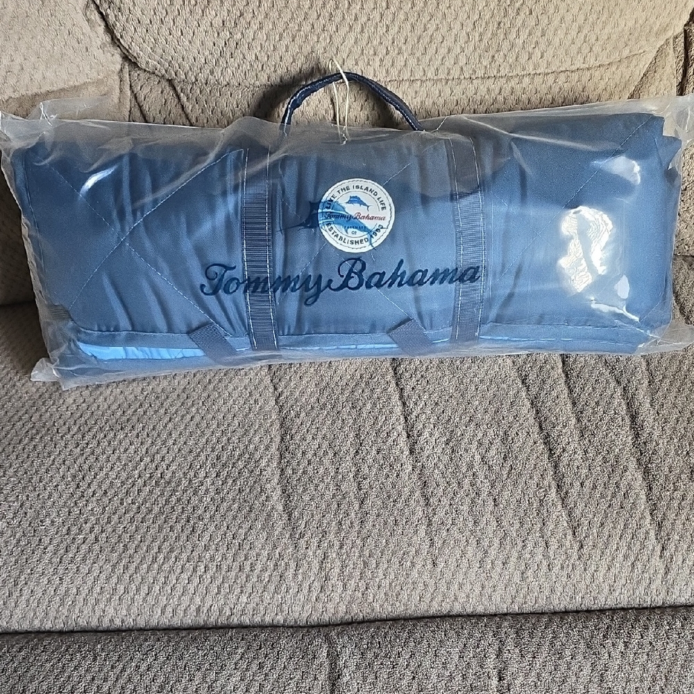 NWT Tommy Bahama Ocean Blue Oversized Packable Blanket
